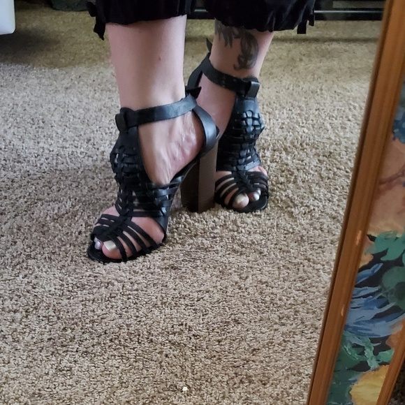 Black shoes - Picture 3 of 6